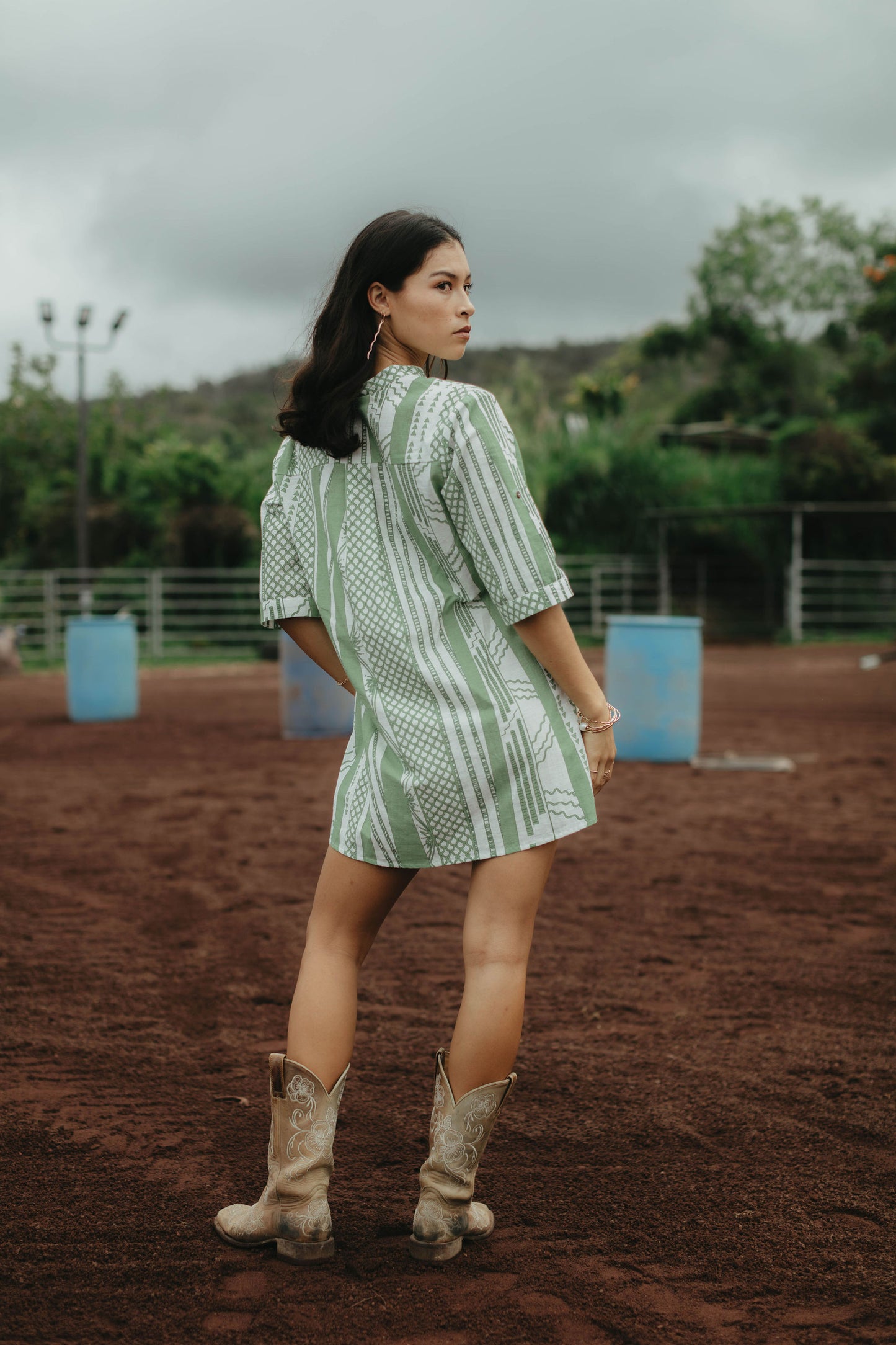 MANDARIN V-NECK BLOUSE (GREEN)