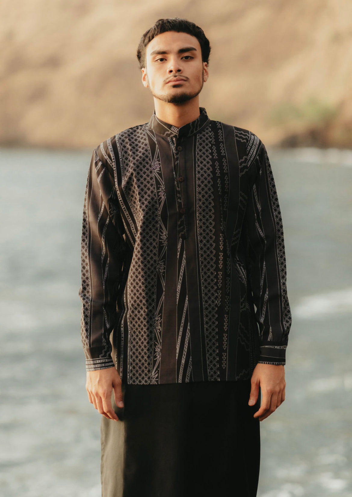 KUAHIWI LONG SLEEVE MANDARIN POLYESTER (Black & Grey )