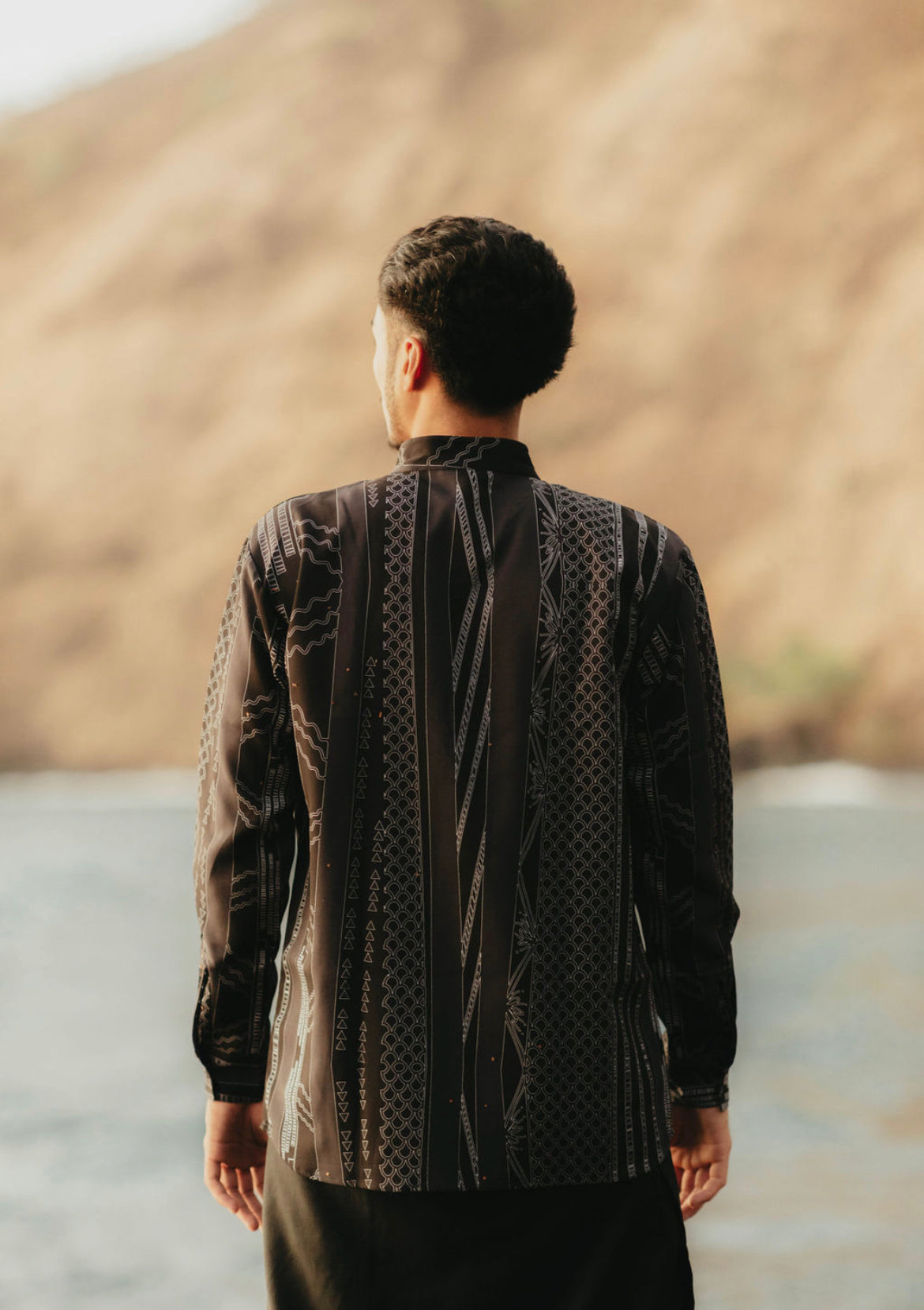 KUAHIWI LONG SLEEVE MANDARIN POLYESTER (Black & Grey )