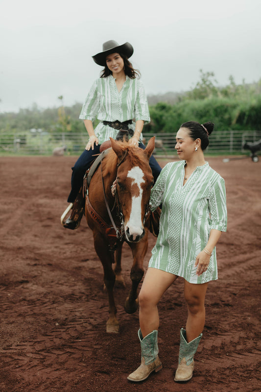 MANDARIN V-NECK BLOUSE (GREEN)